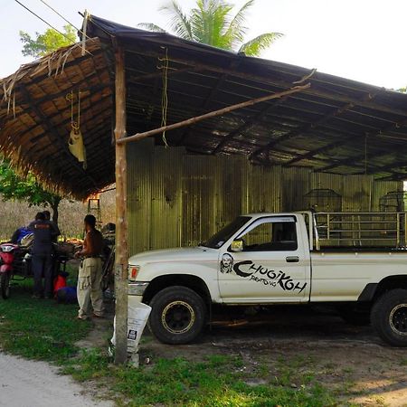 Mr. Chuoi Bar And Hut Hotel Ko Phra Thong Exterior photo