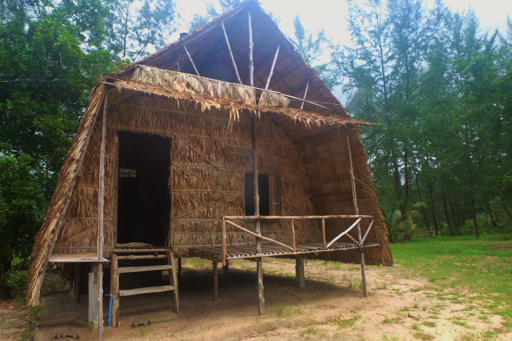 Mr. Chuoi Bar And Hut Hotel Ko Phra Thong Exterior photo